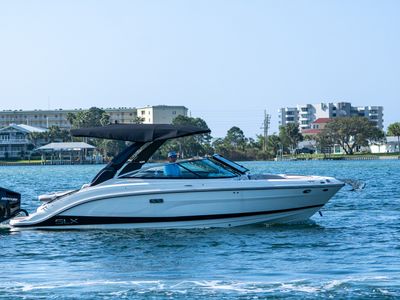 2026 Sea Ray SLX 260 Outboard — front three-quarter view