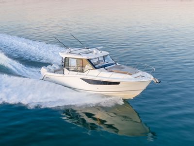 2026 Boston Whaler 365 Conquest — front three-quarter view