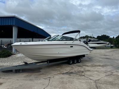 2026 Sea Ray SLX 260 Outboard — front three-quarter view