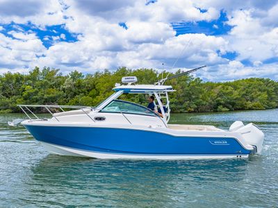 2026 Boston Whaler 285 Conquest — front three-quarter view