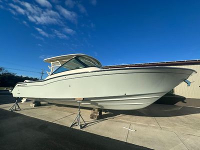 2026 Grady-White Freedom 325 — front three-quarter view