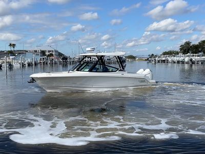 2026 Boston Whaler 280 Vantage — front three-quarter view