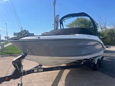 2026 Sea Ray SPX 210 Outboard — front three-quarter view