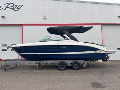2026 Sea Ray SLX 280 — front three-quarter view