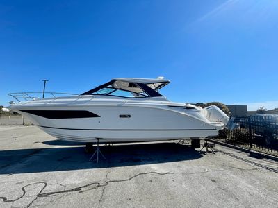 2026 Sea Ray Sundancer 320 Outboard — front three-quarter view