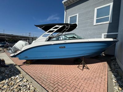 2026 Sea Ray SDX 230 Outboard — front three-quarter view
