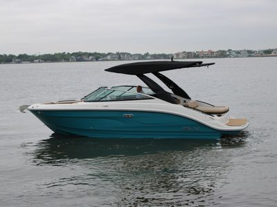 2026 Sea Ray SLX 260 — front three-quarter view