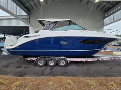 2026 Sea Ray Sundancer 320 Outboard — front three-quarter view