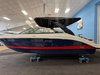 2026 Sea Ray SLX 260 — front three-quarter view