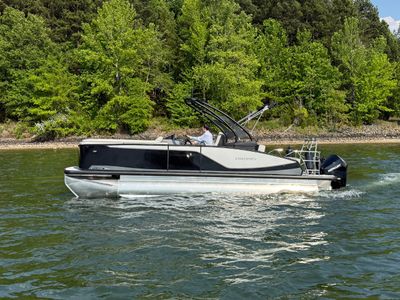2026 Harris Sunliner 230 SPORT — front three-quarter view