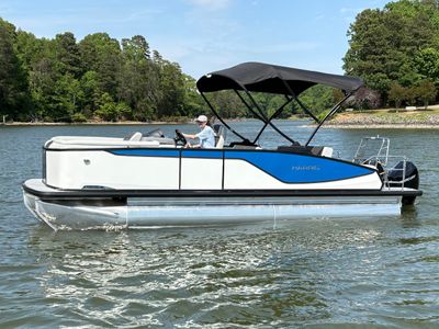 2026 Harris Sunliner 230 — front three-quarter view