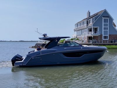 2024 Cruisers Yachts 38 GLS-OB SB — front three-quarter view