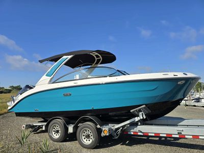 2026 Sea Ray SDX 250 Outboard — front three-quarter view