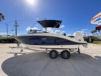2026 Sea Ray SPX 210 Outboard — front three-quarter view