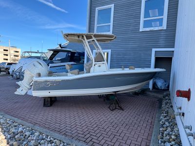 2026 Scout 195 Sportfish — front three-quarter view