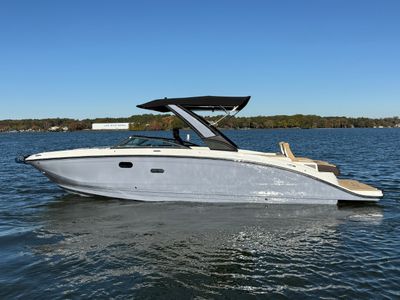 2026 Sea Ray SDX 290 — front three-quarter view