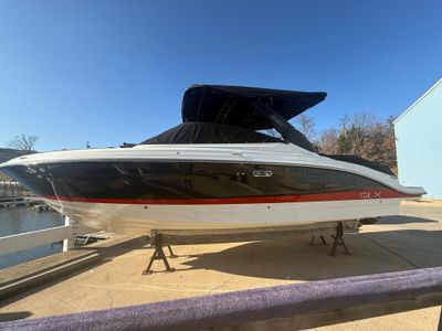 2026 Sea Ray SLX 280 — front three-quarter view