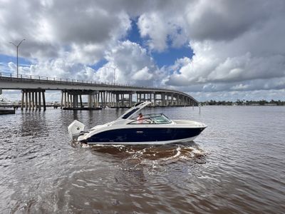 2026 Sea Ray SDX 250 Outboard — front three-quarter view