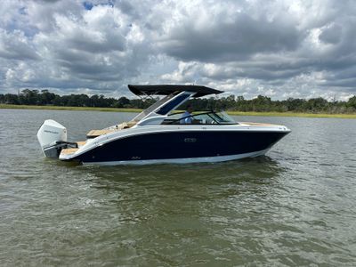 2026 Sea Ray SDX 250 Outboard — front three-quarter view