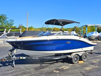 2026 Sea Ray SPX 210 — front three-quarter view