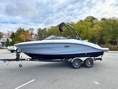 2026 Sea Ray SPX 210 — front three-quarter view
