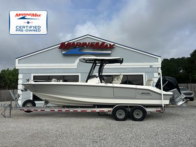 2023 Boston Whaler 28 DAUNTLESS — front three-quarter view