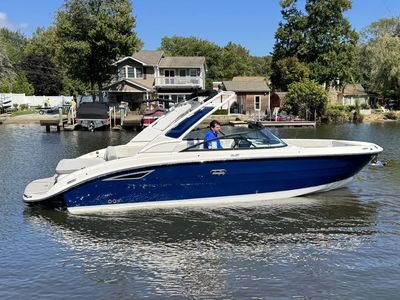 2026 Sea Ray SDX 270 — front three-quarter view