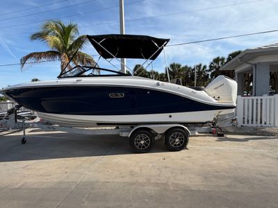 2026 Sea Ray SPX 210 Outboard — front three-quarter view