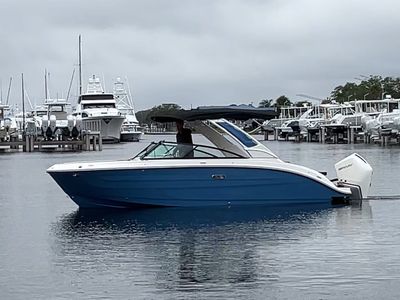 2026 Sea Ray SDX 250 Outboard — front three-quarter view