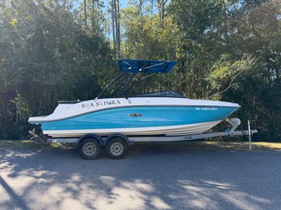 2022 Sea Ray 23 SPX — front three-quarter view