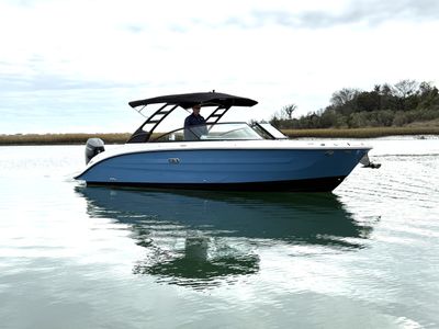 2026 Sea Ray SDX 270 Outboard — front three-quarter view