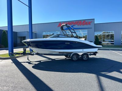 2026 Sea Ray SPX 210 — front three-quarter view