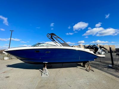 2026 Sea Ray SDX 290 Outboard — front three-quarter view