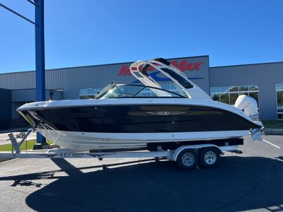 2026 Sea Ray SDX 250 Outboard — front three-quarter view