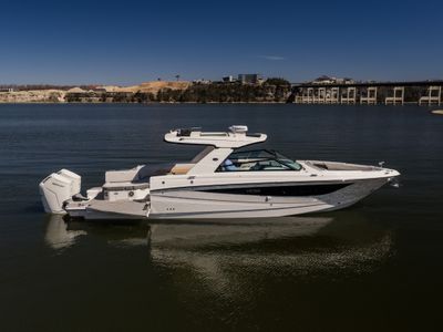 2026 Sea Ray SLX 400 Outboard — front three-quarter view