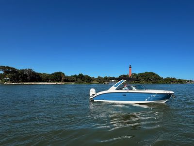 2026 Sea Ray SDX 270 Outboard — front three-quarter view