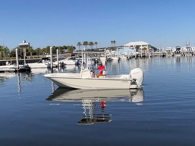 2026 Boston Whaler 190 Montauk — front three-quarter view