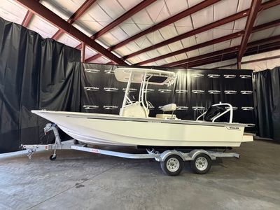 2026 Boston Whaler 210 Montauk — front three-quarter view