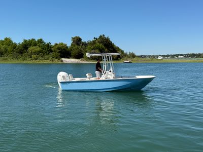 2026 Boston Whaler 190 Montauk — front three-quarter view