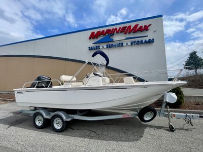 2026 Boston Whaler 210 Montauk — front three-quarter view