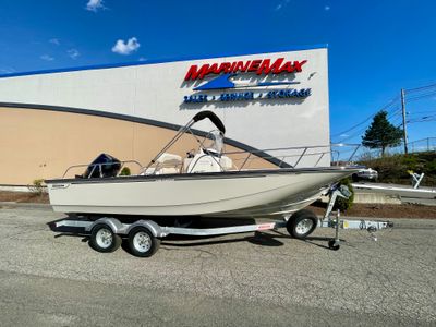 2026 Boston Whaler 210 Montauk — front three-quarter view