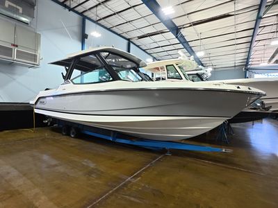2026 Boston Whaler 280 Vantage — front three-quarter view