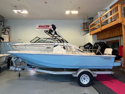 2026 Boston Whaler 170 Montauk — front three-quarter view