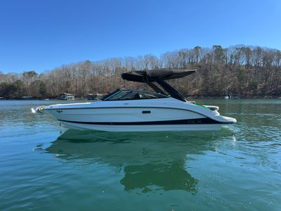 2026 Sea Ray SLX 260 — front three-quarter view