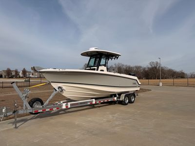 2026 Boston Whaler 250 Outrage — front three-quarter view