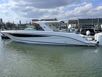 2026 Sea Ray SLX 400 Outboard — front three-quarter view