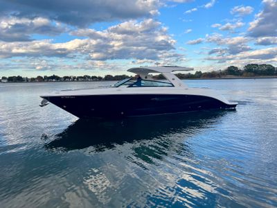 2023 Sea Ray 400 SLX — front three-quarter view
