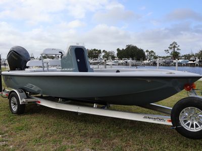 2026 Yellowfin 21 BAY — front three-quarter view