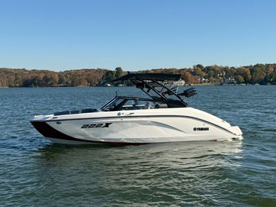 2026 Yamaha 222XE — front three-quarter view