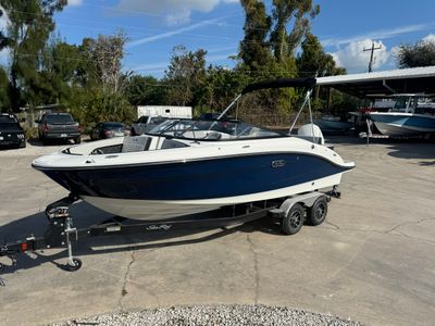 2026 Sea Ray SPX 210 Outboard — front three-quarter view
